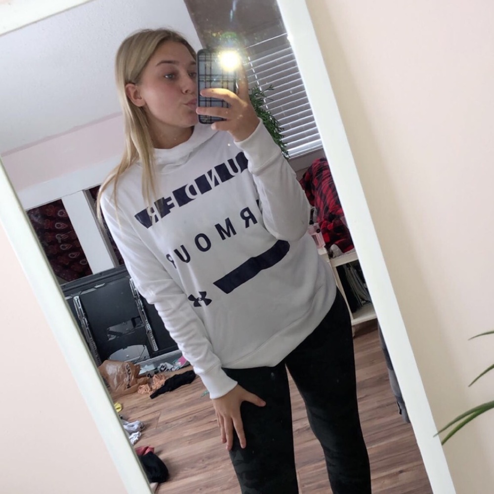 white under armour sweatshirt